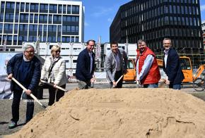 Fotografien vom Spatenstich für die Bauarbeiten des Husemannplatzes auf der Baustelle in der Bochumer Innenstadt