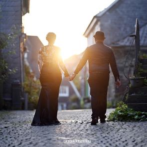 Gothic Brautpaarshooting Hochzeitsfotograf. Heiraten in Schwarz! Eine Gothic Hochzeit ist außergewöhnlich und mystisch. Hochzeitsfotograf für Hochzeitsfotos im Gothic-Stil