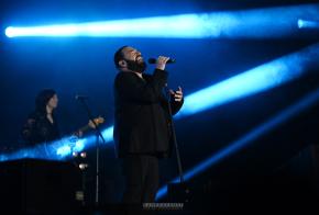 Konzertfotos von ALPHAVILLE beim Event "DIE 80ER LIVE" in der Merkur Spiel-Arena Düsseldorf