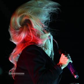 Konzertfotos von Samantha Fox beim Event "DIE 80ER LIVE" in der Merkur Spiel-Arena Düsseldorf