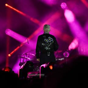 Konzertfotos von Howard Jones beim Event "DIE 80ER LIVE" in der Merkur Spiel-Arena Düsseldorf