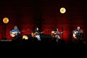Konzertfotos von den Gitarristen Lulo Reinhardt, Josephine Alexandra, Thu Le, Jim Kimo West bei der Nacht der Gitarren in der Christuskirche Bochum