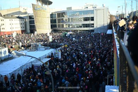 Pressefotografie: Startpunkt des Demonstrationszuges, die Steinwache am Dortmunder Hbf Nord