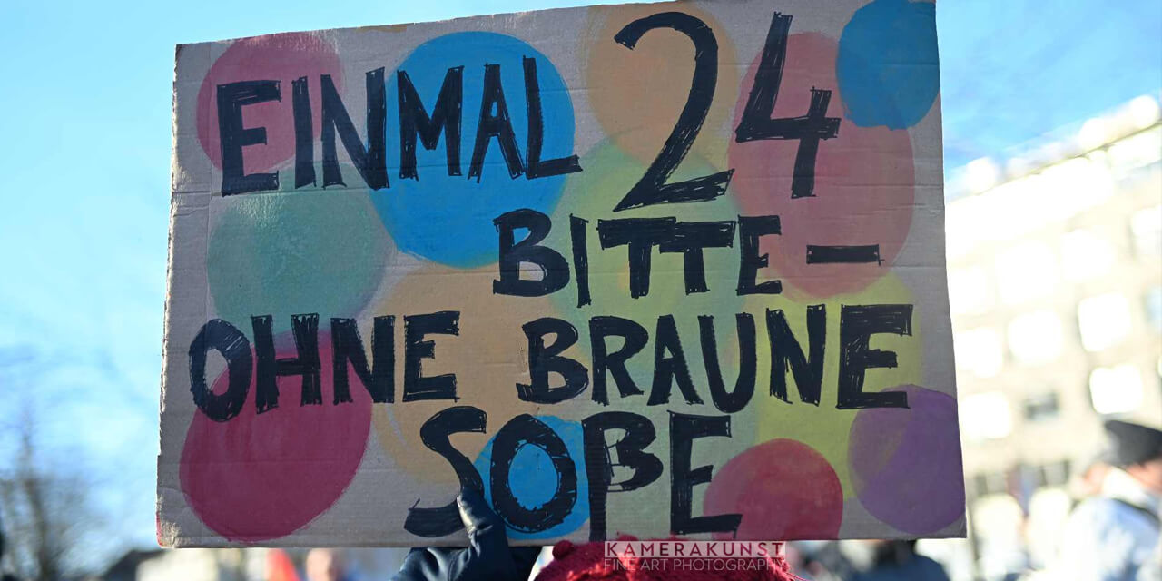 Kreative und originelle Anti-AfD-Schilder - Pressefotografie Dortmund